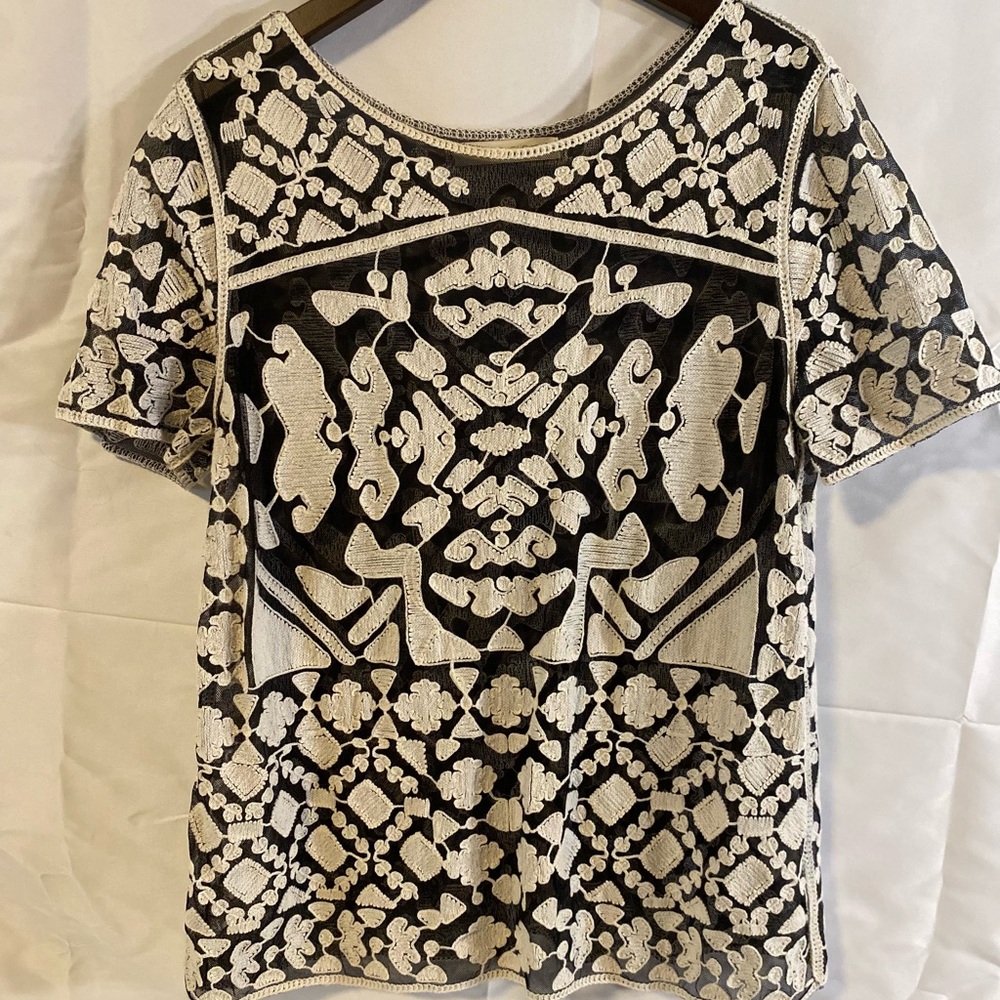 Everleigh Black and White Graphic Boxy Tee